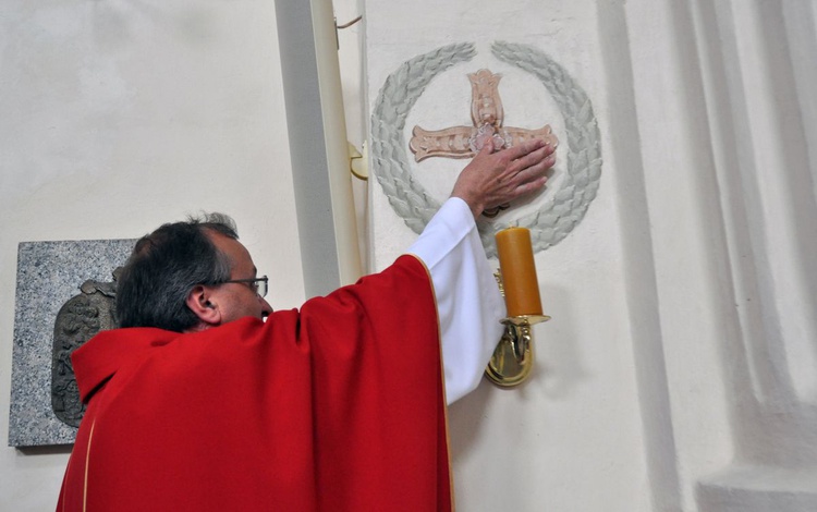 Poświęcenie kościoła i ołtarza w Skrzatuszu