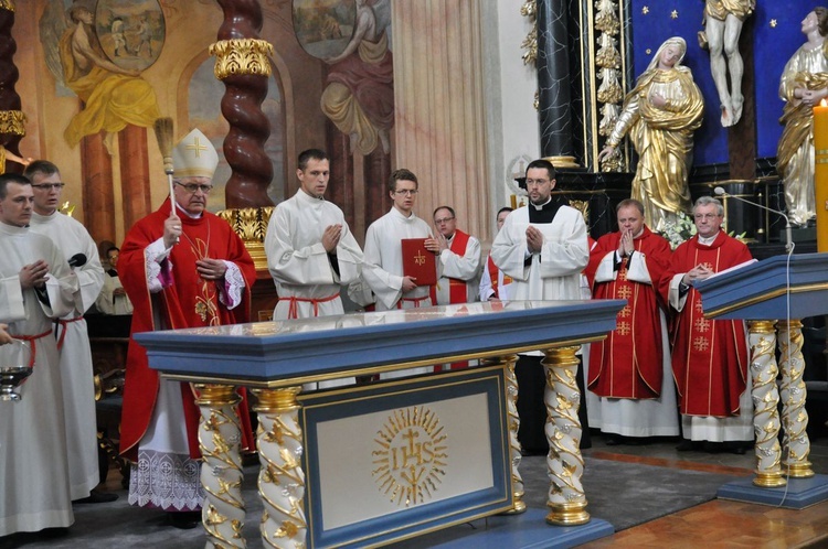 Poświęcenie kościoła i ołtarza w Skrzatuszu