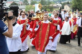 W procesji na Kaplicówkę przyniesione zostały relikwie św. Jana Sarkandra