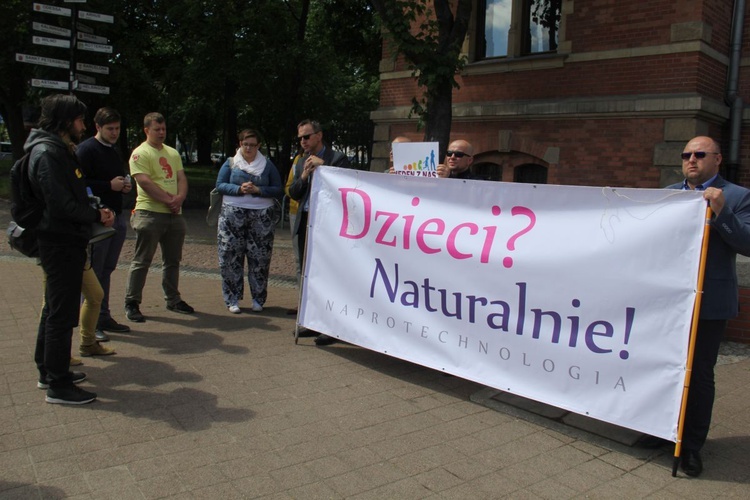 Protest przeciwko programowi in vitro