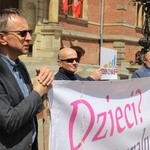 Protest przeciwko programowi in vitro