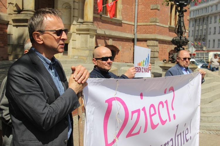 Protest przeciwko programowi in vitro