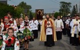 W Złakowie Kościelnym wiele osób na powitanie Maryi założyło stroje ludowe