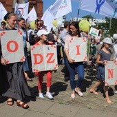 Spotykają się, aby wyrazić pochwałę dla życia i rodziny. Każdy może do nich dołączyć