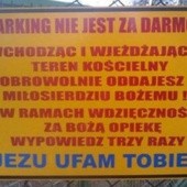 Niezłą taryfę ustanowił proboszcz za parkowanie...