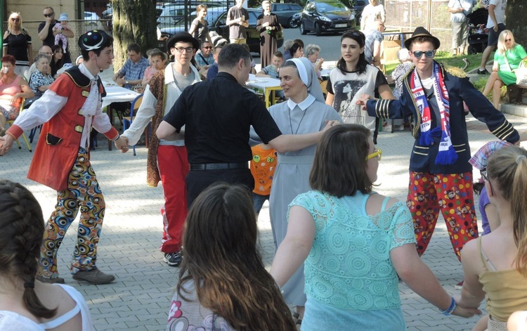 Szkolno-Parafialny Festyn "u Sióstr"