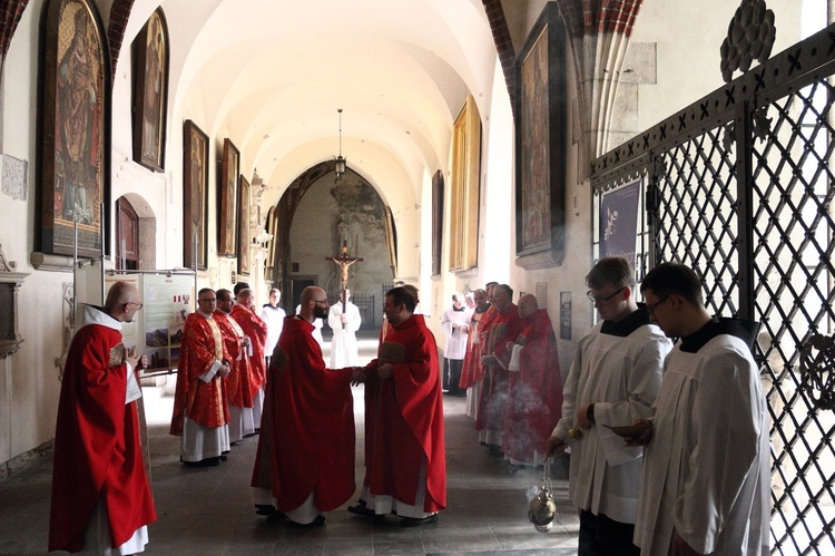 Arcybiskup z Chimbote w bazylice franciszkanów