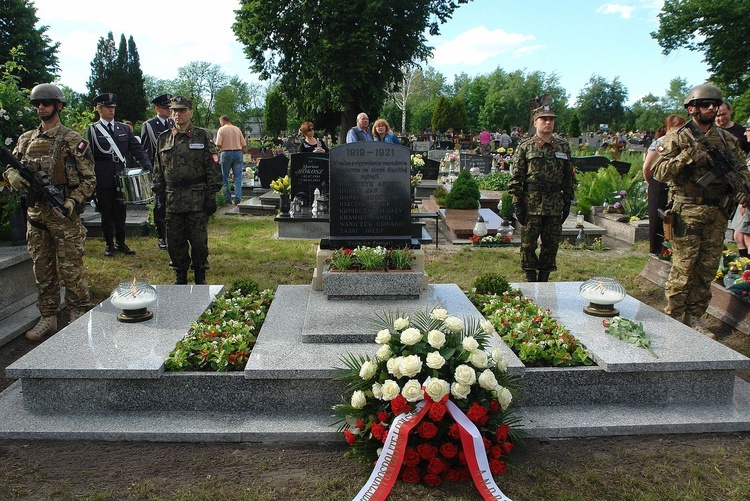 Prezydent RP przy grobie powstańców śląskich w Gliwicach