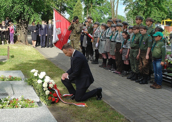 Prezydent RP przy grobie powstańców śląskich w Gliwicach