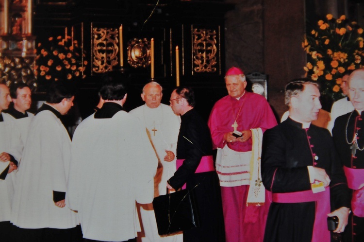 Jan Paweł II w katedrze lubelskiej 9 czerwca 1987 r.