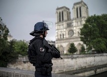 Zamachowiec spod katedry Notre Dame to... laureat nagrody Komisji Europejskiej