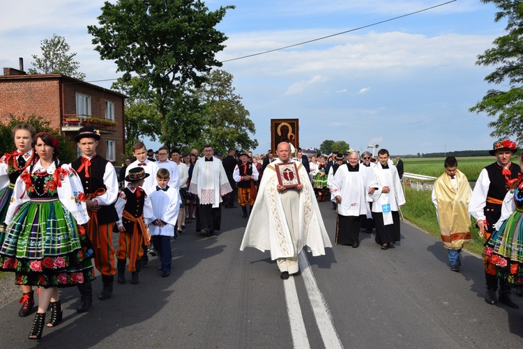 Powitanie ikony MB Częstochowskiej w Chruślinie