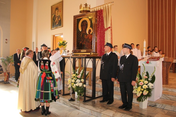 Powitanie ikony MB Częstochowskiej w parafii Chrystusa Dobrego Pasterza w Łowiczu