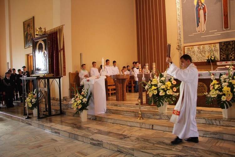 Powitanie ikony MB Częstochowskiej w parafii Chrystusa Dobrego Pasterza w Łowiczu