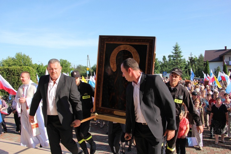 Powitanie ikony MB Częstochowskiej w parafii Chrystusa Dobrego Pasterza w Łowiczu