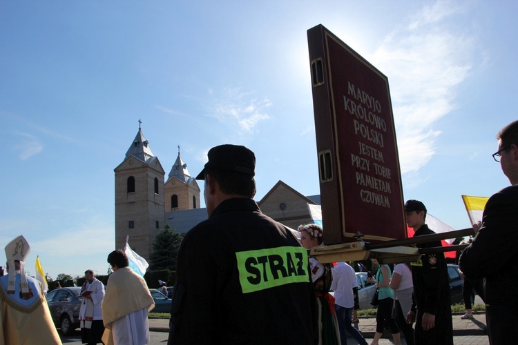 Powitanie ikony MB Częstochowskiej w parafii Chrystusa Dobrego Pasterza w Łowiczu