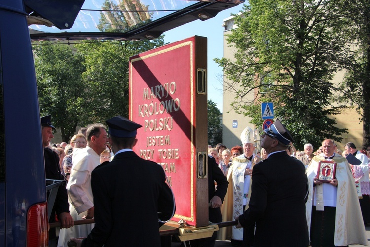 Powitanie ikony MB Częstochowskiej w parafii Chrystusa Dobrego Pasterza w Łowiczu