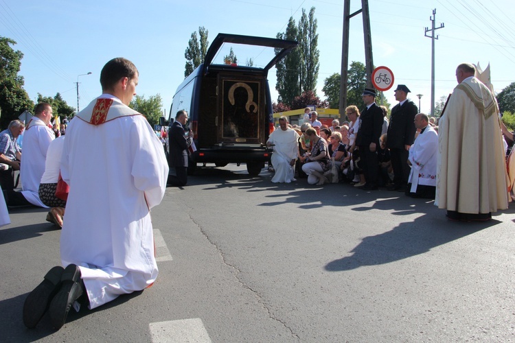 Powitanie ikony MB Częstochowskiej w parafii Chrystusa Dobrego Pasterza w Łowiczu