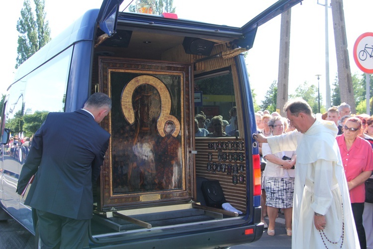 Powitanie ikony MB Częstochowskiej w parafii Chrystusa Dobrego Pasterza w Łowiczu