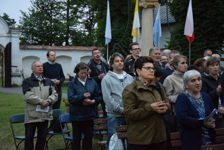 Nocna pielgrzymka z Miedniewic do Niepokalanowa