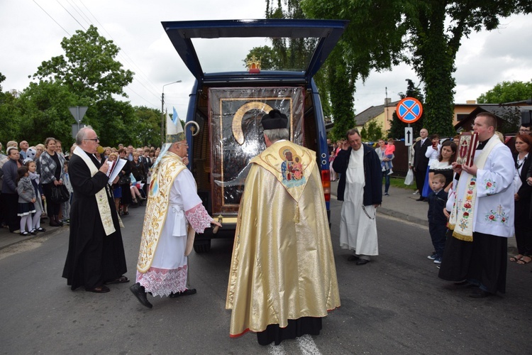 Powitanie ikony MB Częstochowskiej w Łyszkowicach