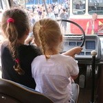Przejazd starych autobusów