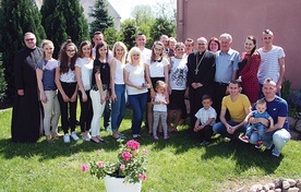 ▲	Wielodzietną familię odwiedził niedawno bp Jacek Kiciński.