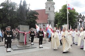 Po Mszy św. metropolita poświęcił epitafium upamiętniające pobyt św. Jana Pawła II w mieście.