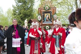 Wszyscy jesteśmy zapatrzeni w oblicze Matki Bożej Cierpliwie Słuchającej.