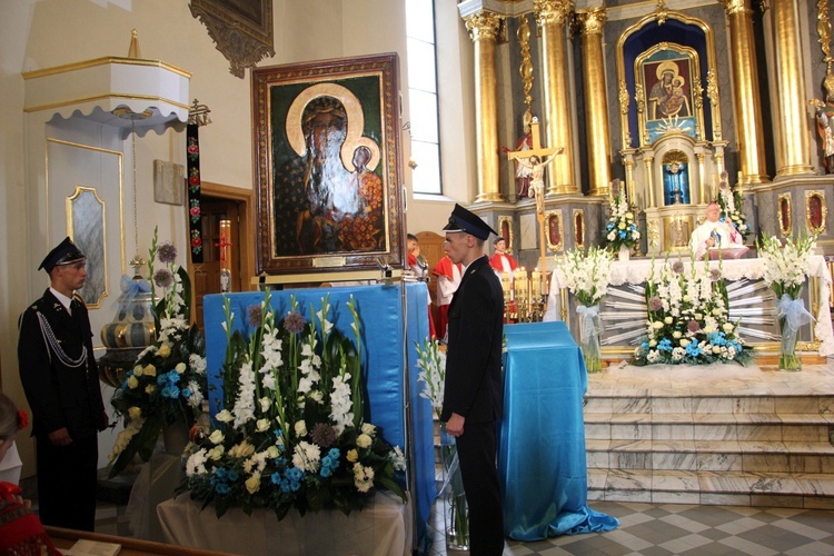 Powitanie ikony MB Częstochowskiej w parafii Świętego Ducha w Łowiczu