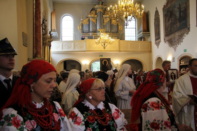 Powitanie ikony MB Częstochowskiej w parafii Świętego Ducha w Łowiczu