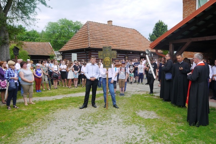 Spotkanie szkół świętych i błogosławionych w Zabawie