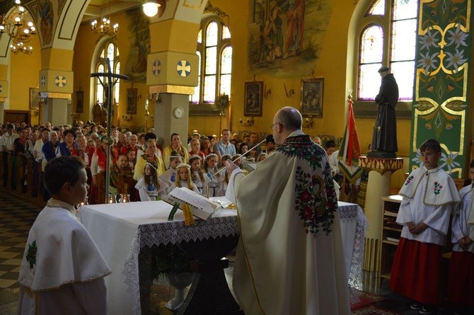 Procesja z widokiem na Tatry w Miętustwie