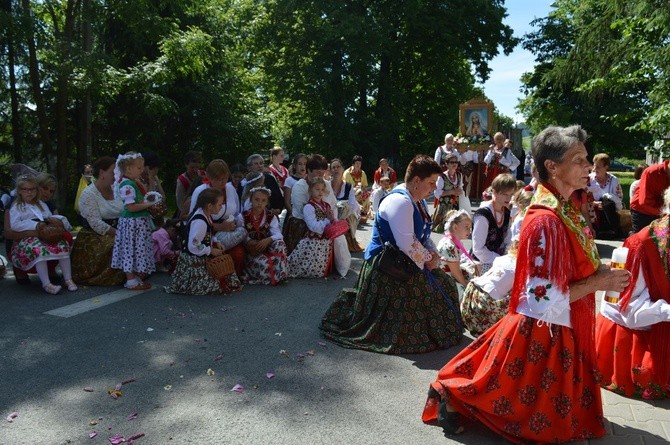 Procesja z widokiem na Tatry w Miętustwie