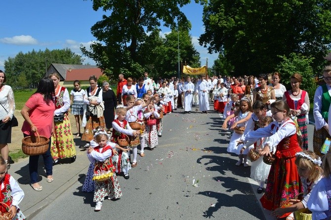 Procesja z widokiem na Tatry w Miętustwie