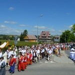 Procesja z widokiem na Tatry w Miętustwie