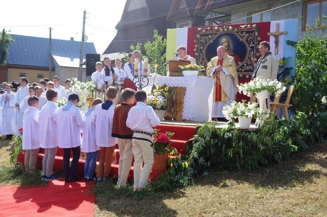 Procesja z widokiem na Tatry w Poroninie 