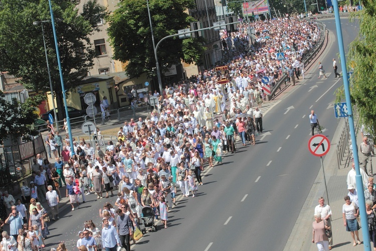 Wielka procesja w Legnicy