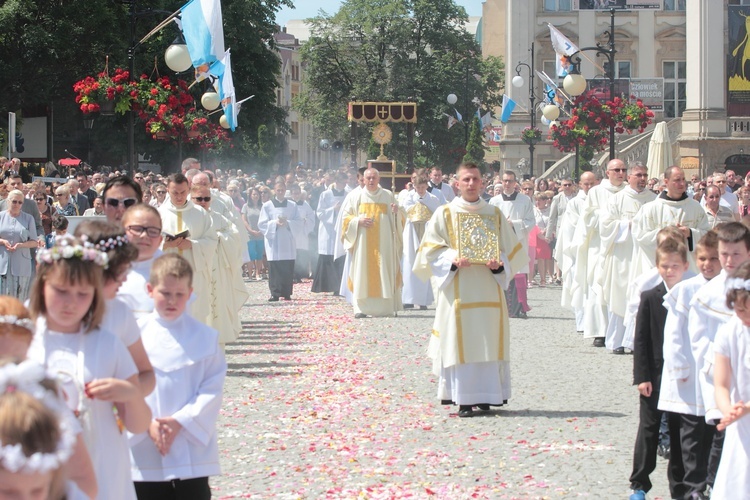 Wielka procesja w Legnicy