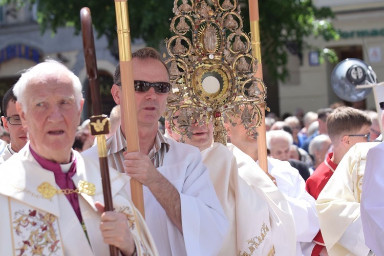 Ulicami Świdnicy z Najświętszym Sakramentem