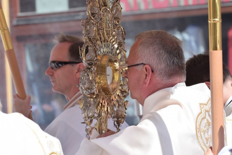 Ulicami Świdnicy z Najświętszym Sakramentem