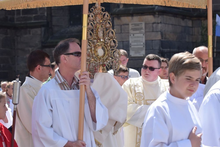 Ulicami Świdnicy z Najświętszym Sakramentem