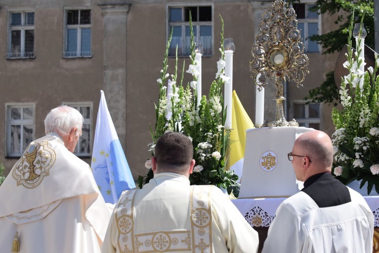 Ulicami Świdnicy z Najświętszym Sakramentem