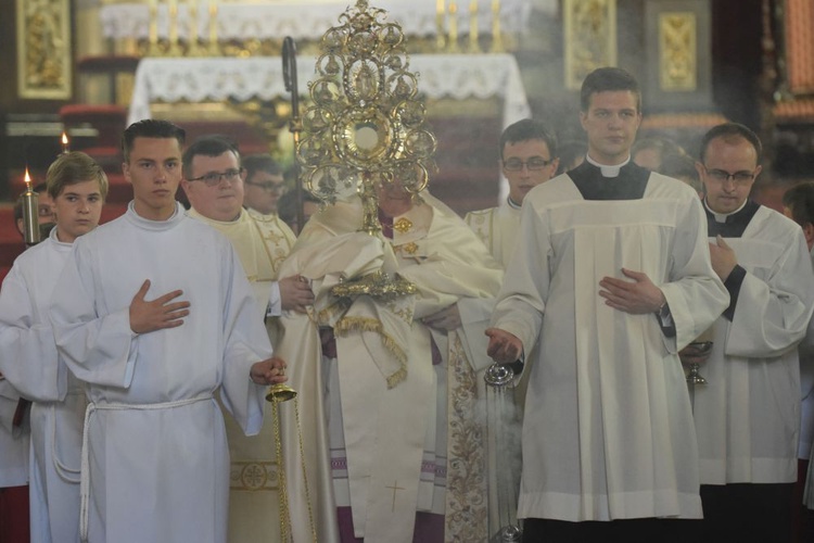 Ulicami Świdnicy z Najświętszym Sakramentem