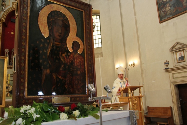 Powitanie MB Częstochowskiej w kościele rektorskim oo. pijarów w Łowiczu