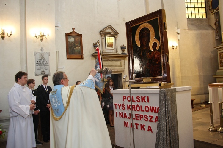 Powitanie MB Częstochowskiej w kościele rektorskim oo. pijarów w Łowiczu