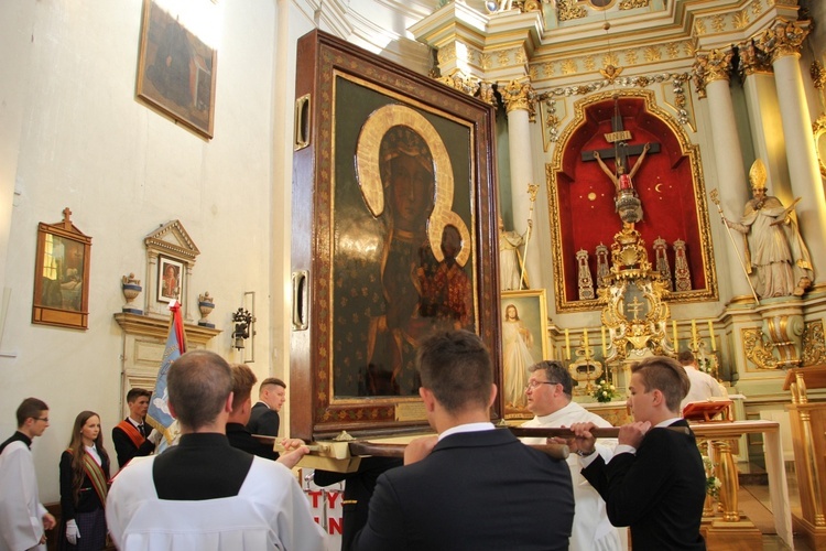 Powitanie MB Częstochowskiej w kościele rektorskim oo. pijarów w Łowiczu