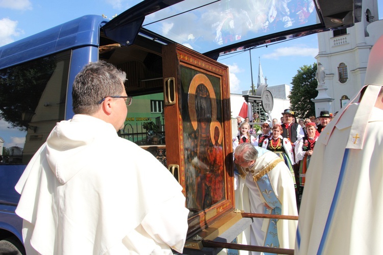 Powitanie MB Częstochowskiej w kościele rektorskim oo. pijarów w Łowiczu