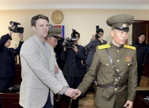 Zmarł student, który był więziony w Korei Północnej