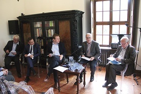 ▲	W sesji wzięli udział również poseł Nowoczesnej Michał Jaros oraz Adam Reichardt, redaktor naczelny „New Eastern Europe”.